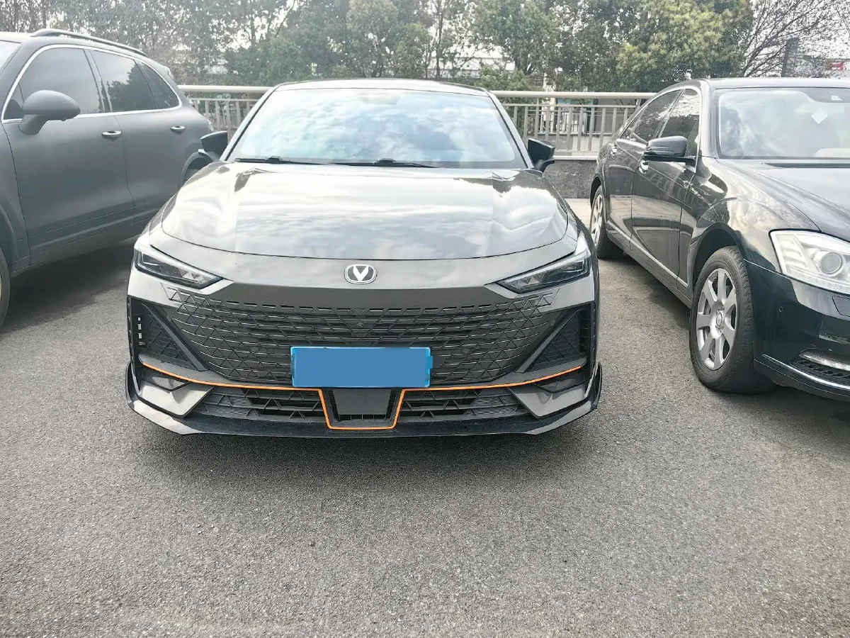 2022 ChangAn UNI-V 1.5T 188HP L4 7DCT,autocango,china used car exporter,china ev exporter,chinese used car exporter,chinese used ev exporter