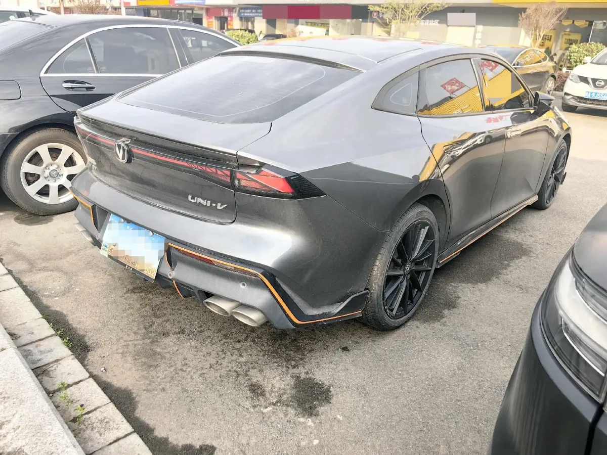 2022 ChangAn UNI-V 1.5T 188HP L4 7DCT,autocango,china used car exporter,china ev exporter,chinese used car exporter,chinese used ev exporter