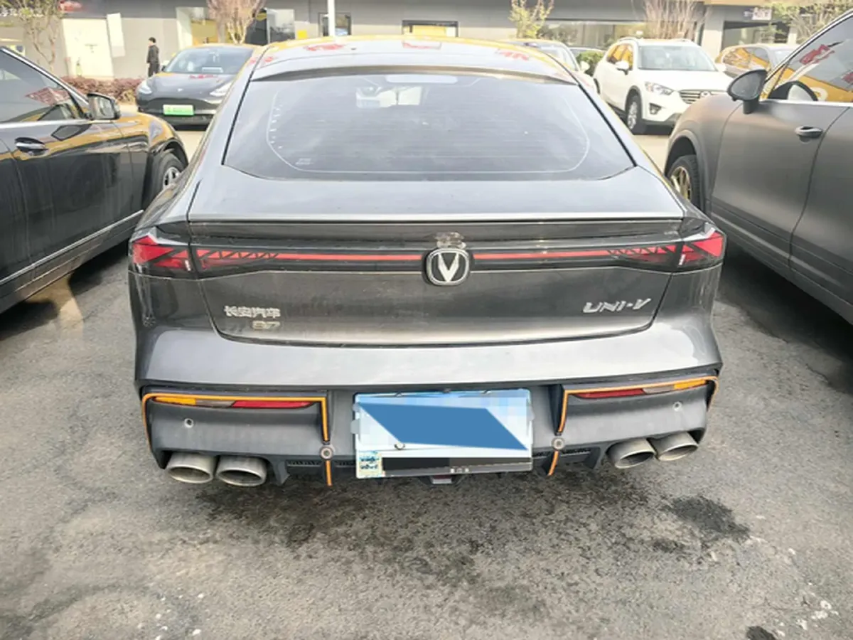 2022 ChangAn UNI-V 1.5T 188HP L4 7DCT,autocango,china used car exporter,china ev exporter,chinese used car exporter,chinese used ev exporter
