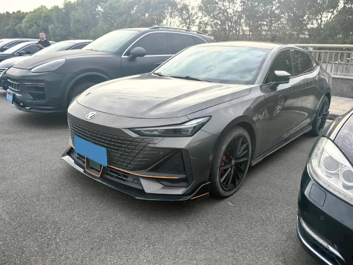 2022 ChangAn UNI-V 1.5T 188HP L4 7DCT,autocango,china used car exporter,china ev exporter,chinese used car exporter,chinese used ev exporter