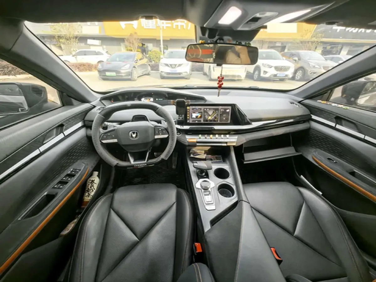 2022 ChangAn UNI-V 1.5T 188HP L4 7DCT,autocango,china used car exporter,china ev exporter,chinese used car exporter,chinese used ev exporter