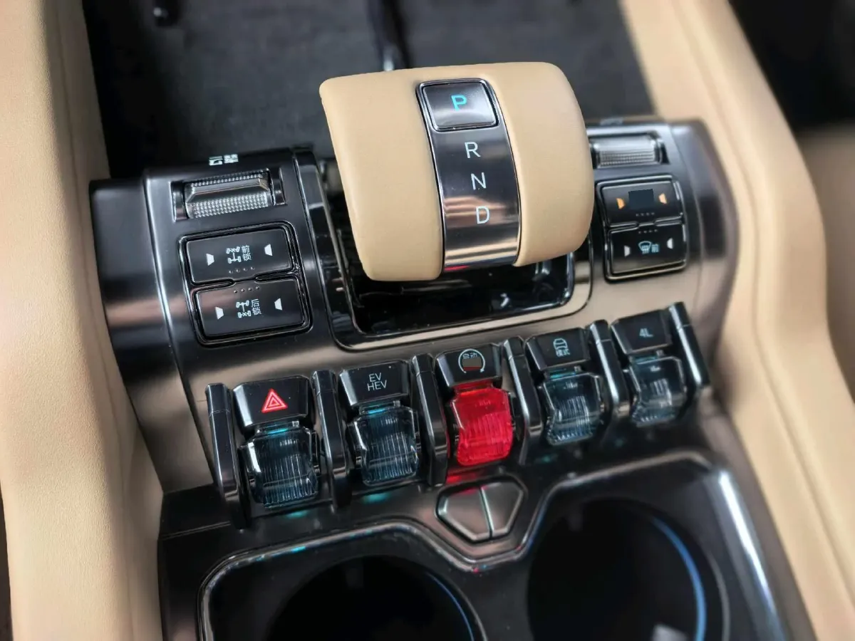 2025 FangChengBao Bao 8 2.0T 245HP L4 E-CVT PHEV 36.8KWH,autocango,china used car exporter,china ev exporter,chinese used car exporter,chinese used ev exporter