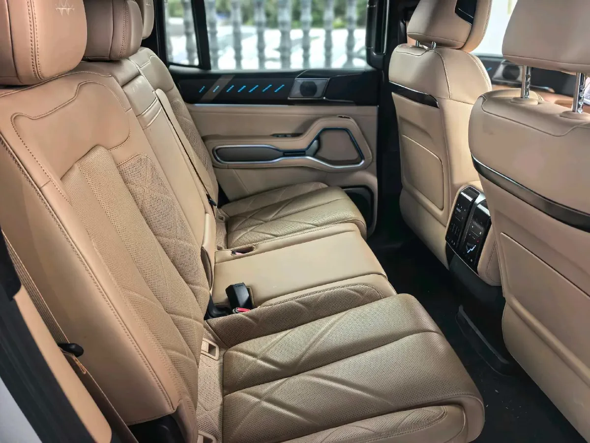 2025 FangChengBao Bao 8 2.0T 245HP L4 E-CVT PHEV 36.8KWH,autocango,china used car exporter,china ev exporter,chinese used car exporter,chinese used ev exporter