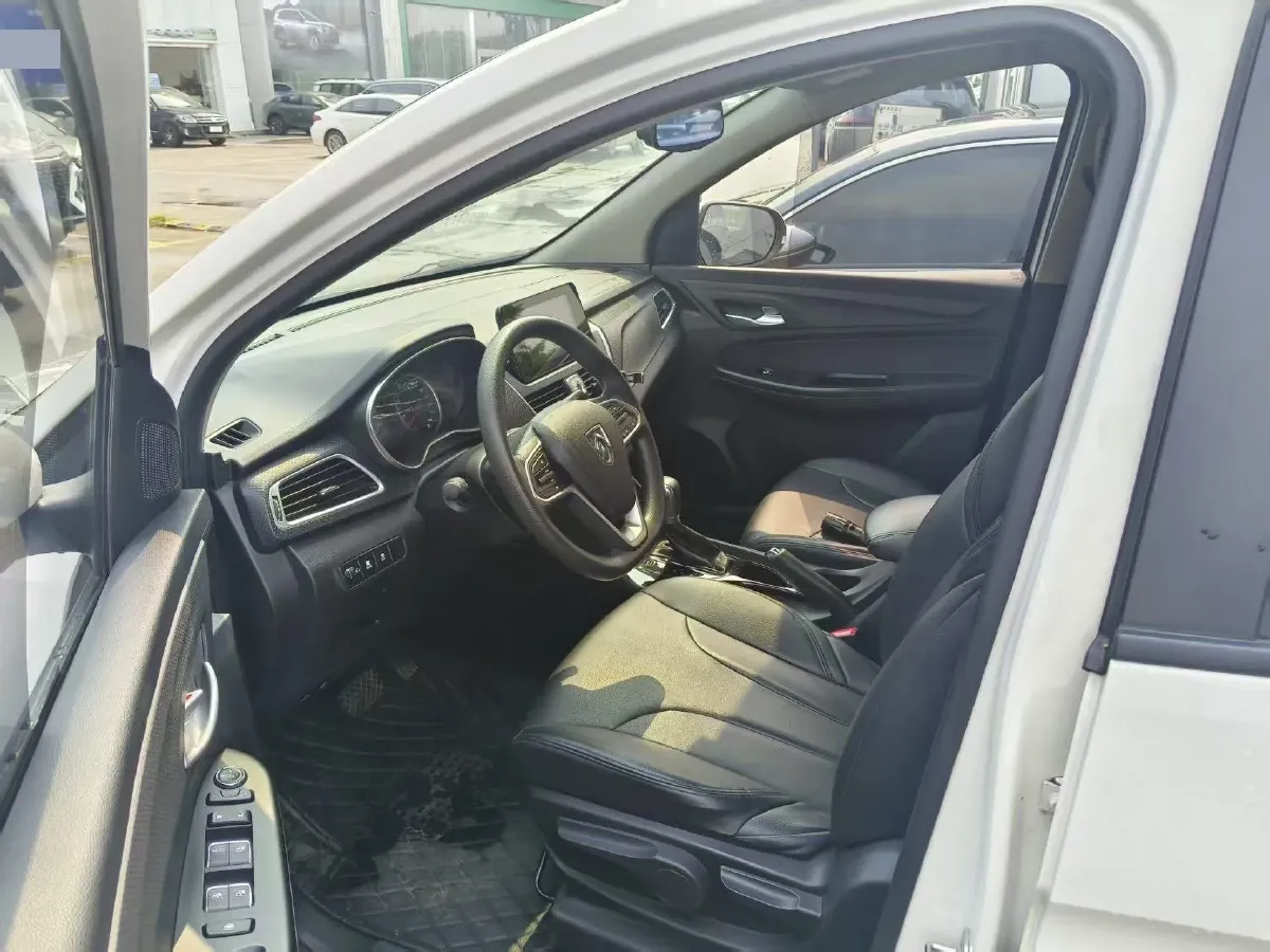 2019 BaoJun 730 1.5T 147HP L4 CVT,autocango,china used car exporter,china ev exporter,chinese used car exporter,chinese used ev exporter