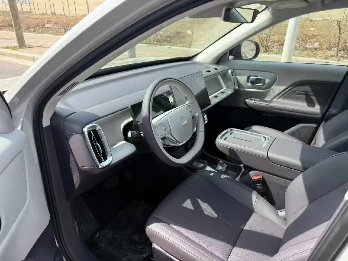 2025 Leapmotor B10 BEV 56.2KWH,autocango,china used car exporter,china ev exporter,chinese used car exporter,chinese used ev exporter