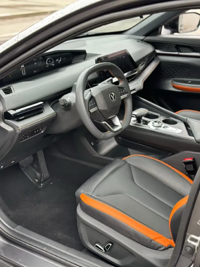 2023 ChangAn UNI-V 1.5T 188HP L4 7DCT,autocango,china used car exporter,china ev exporter,chinese used car exporter,chinese used ev exporter