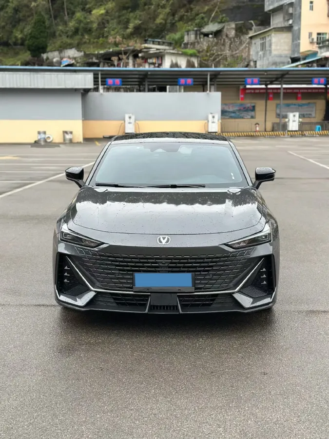 2023 ChangAn UNI-V 1.5T 188HP L4 7DCT,autocango,china used car exporter,china ev exporter,chinese used car exporter,chinese used ev exporter