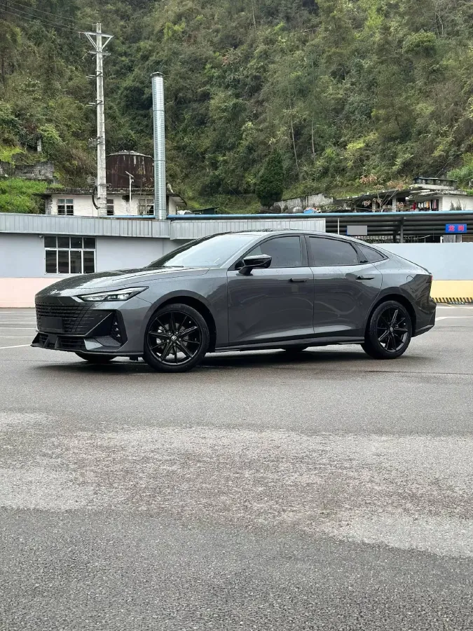 2023 ChangAn UNI-V 1.5T 188HP L4 7DCT,autocango,china used car exporter,china ev exporter,chinese used car exporter,chinese used ev exporter