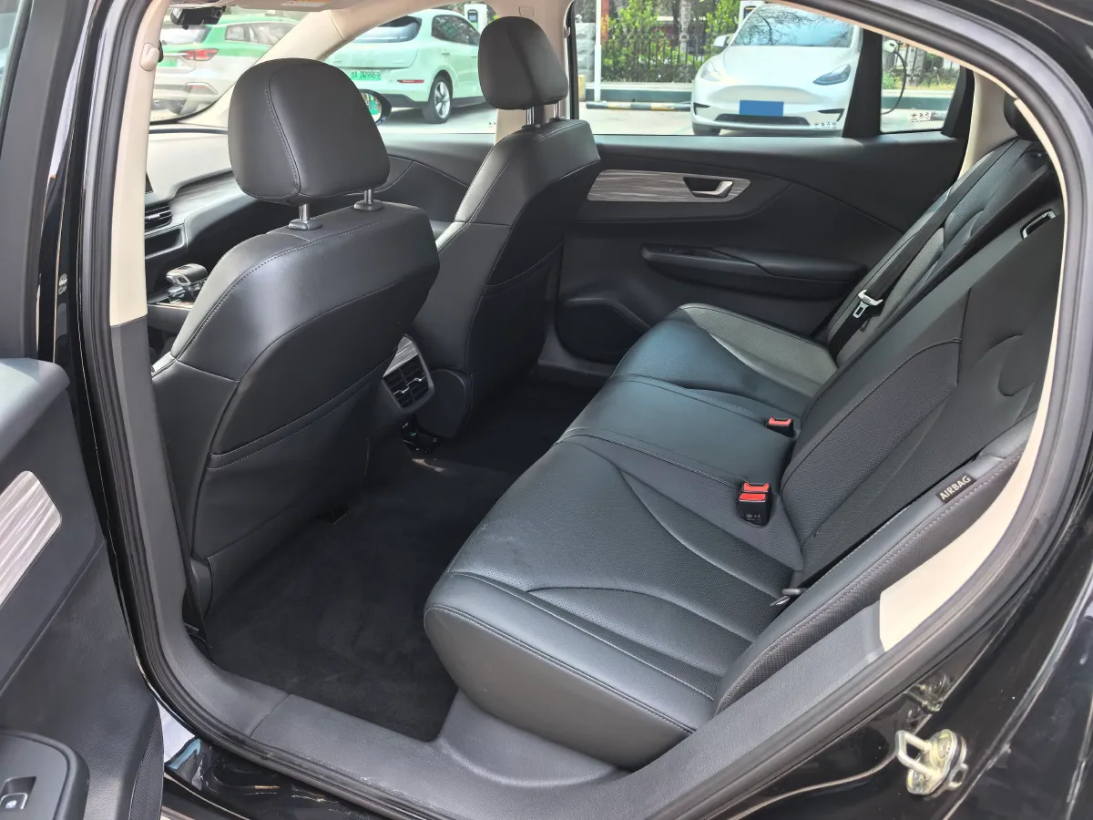 2024 HongQi E-QM5 BEV 60KWH,autocango,china used car exporter,china ev exporter,chinese used car exporter,chinese used ev exporter