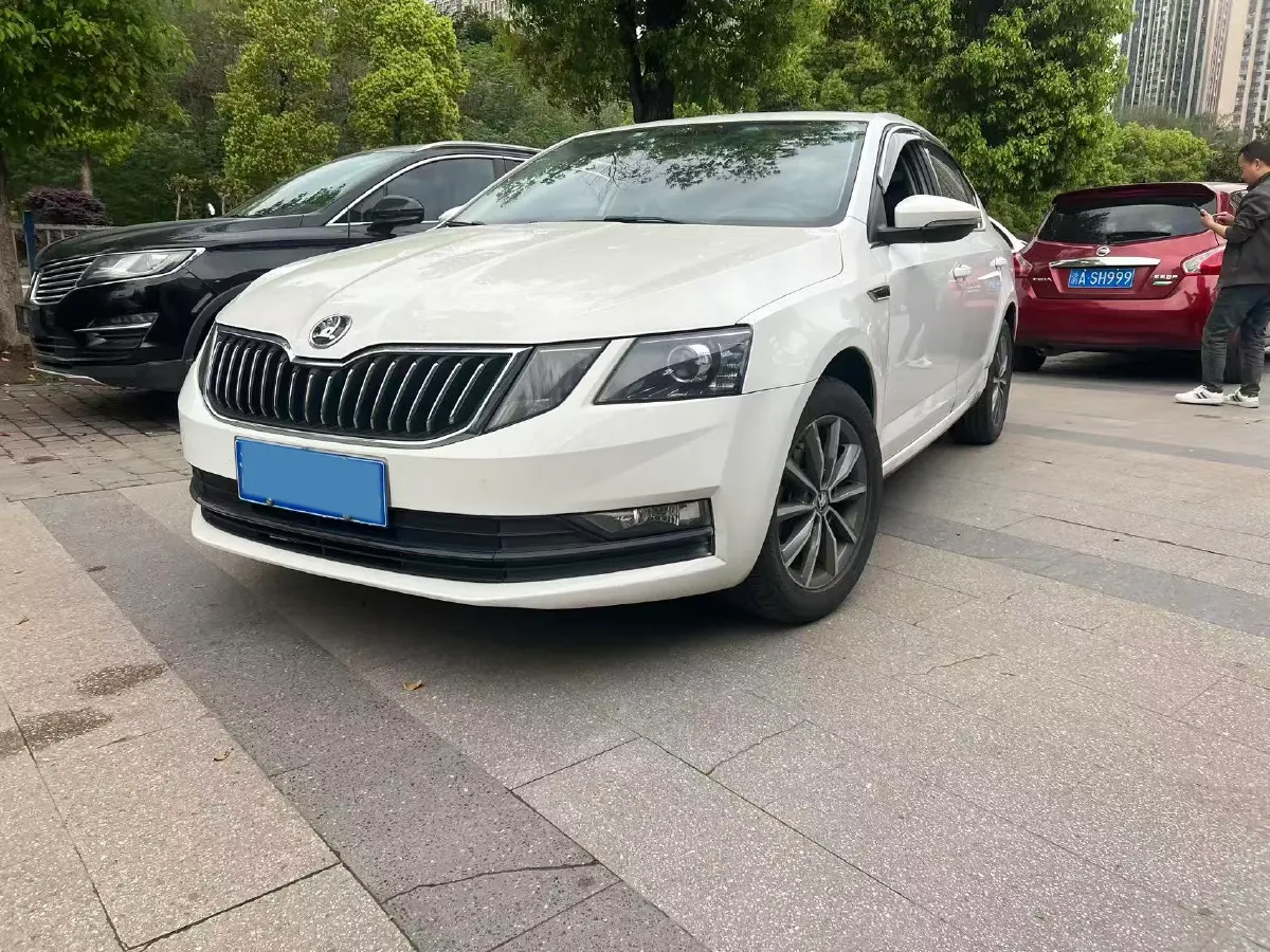 2019 Skoda Octavia 1.5L 116HP L4 6AT,autocango,china used car exporter,china ev exporter,chinese used car exporter,chinese used ev exporter