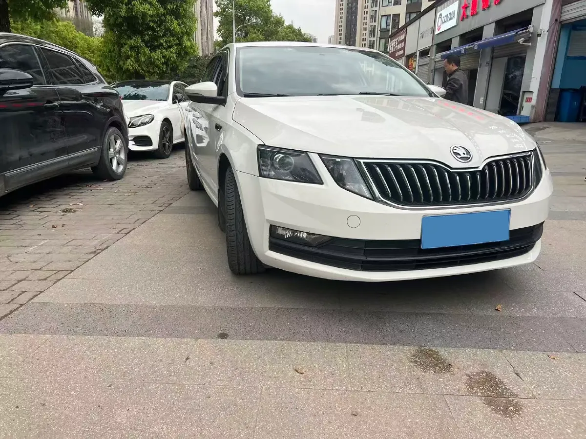2019 Skoda Octavia 1.5L 116HP L4 6AT,autocango,china used car exporter,china ev exporter,chinese used car exporter,chinese used ev exporter
