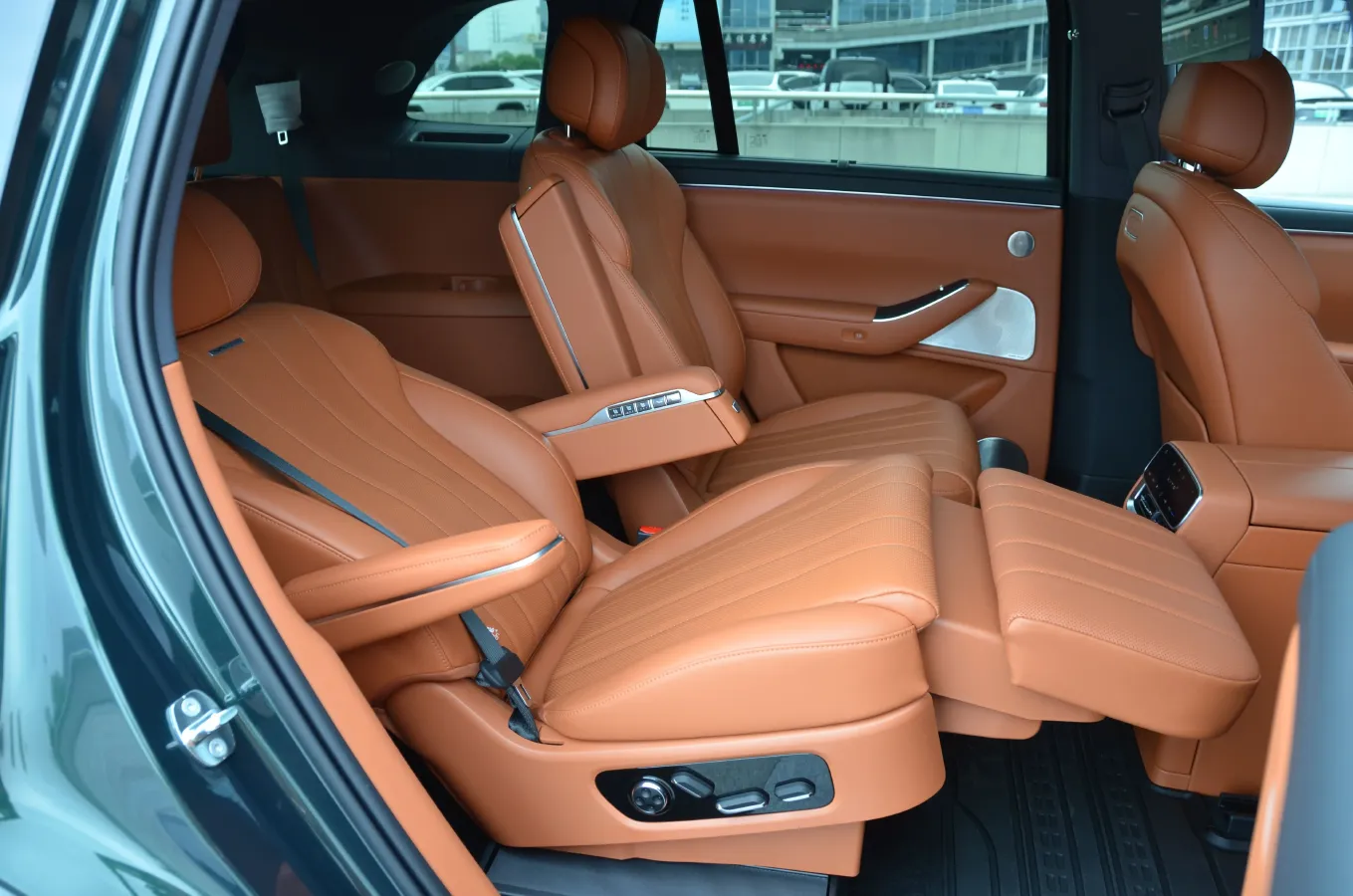 2026 AITO AITO M7 REEV 160HP REEV,autocango,china used car exporter,china ev exporter,chinese used car exporter,chinese used ev exporter