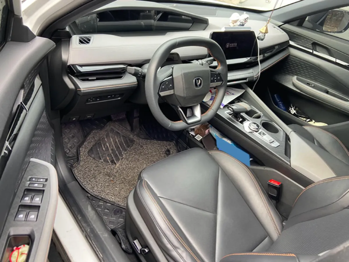 2022 ChangAn UNI-V 1.5T 188HP L4 7DCT,autocango,china used car exporter,china ev exporter,chinese used car exporter,chinese used ev exporter