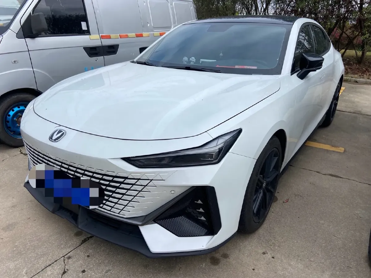 2022 ChangAn UNI-V 1.5T 188HP L4 7DCT,autocango,china used car exporter,china ev exporter,chinese used car exporter,chinese used ev exporter