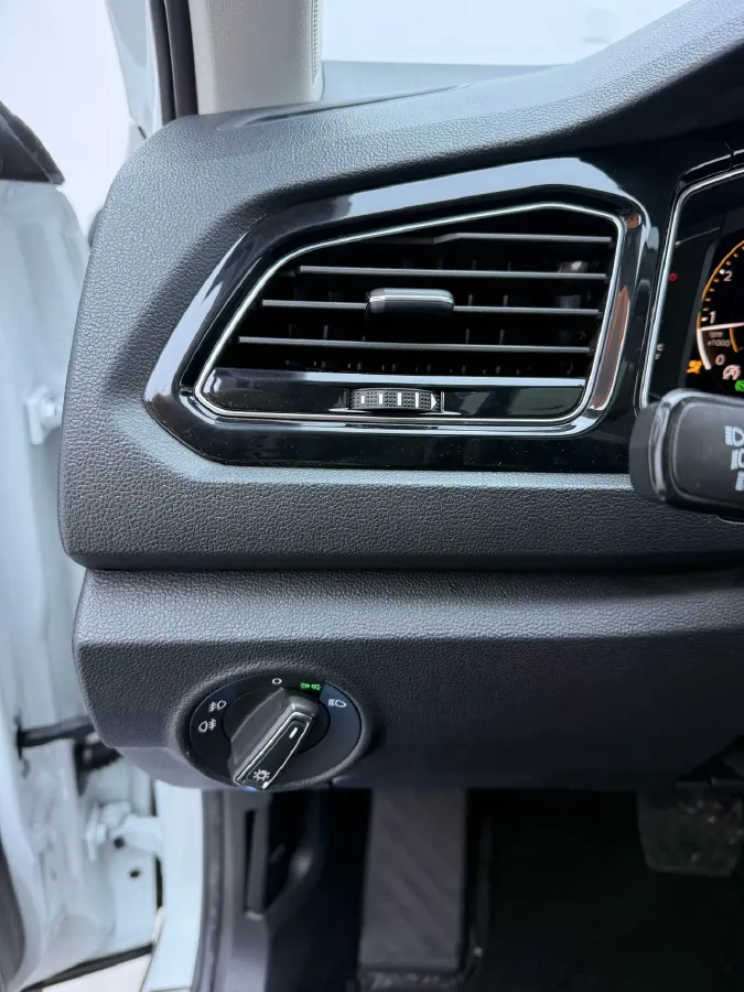 2021 Volkswagen T-Roc 1.4T 150HP L4 7DCT,autocango,china used car exporter,china ev exporter,chinese used car exporter,chinese used ev exporter