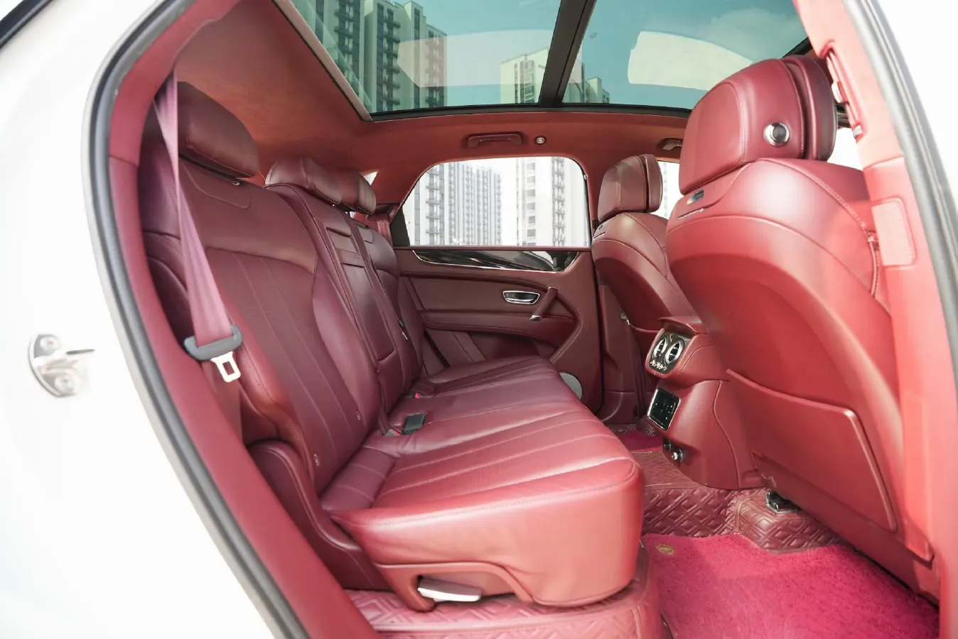 2018 Bentley Bentayga 4.0T 550HP V8 8AT,autocango,china used car exporter,china ev exporter,chinese used car exporter,chinese used ev exporter