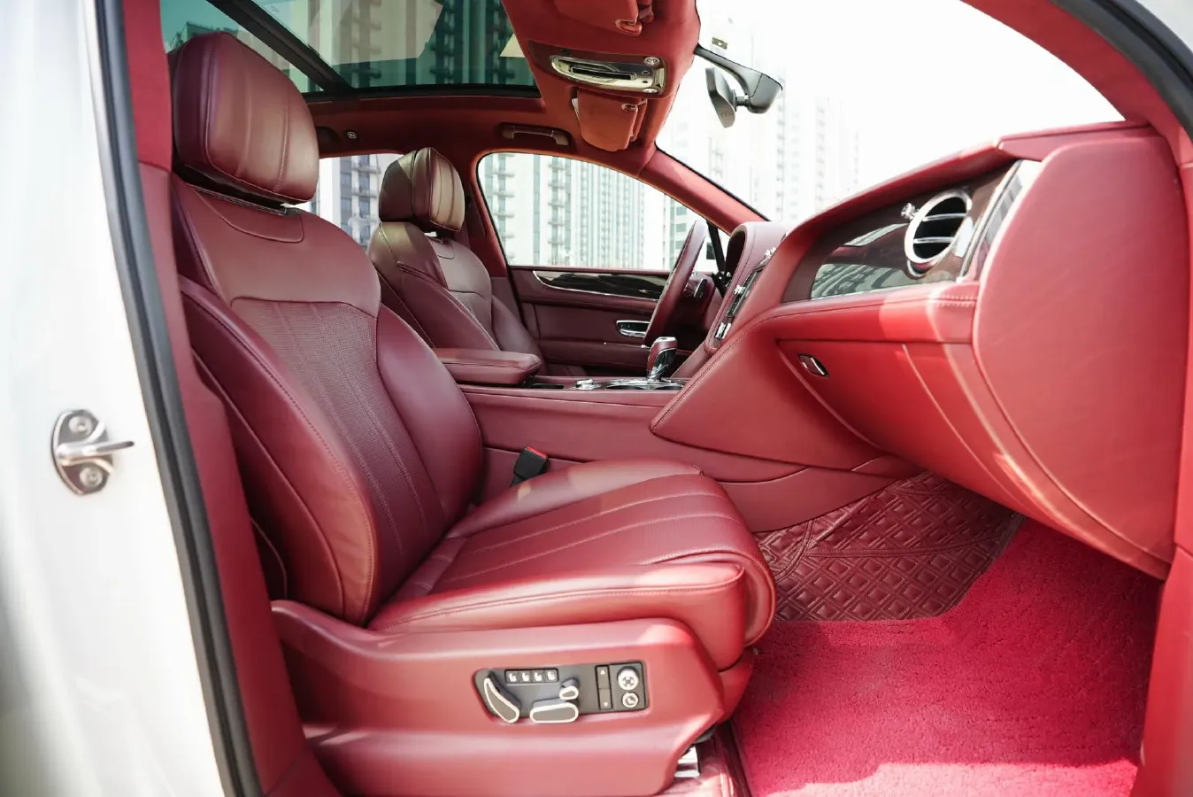 2018 Bentley Bentayga 4.0T 550HP V8 8AT,autocango,china used car exporter,china ev exporter,chinese used car exporter,chinese used ev exporter