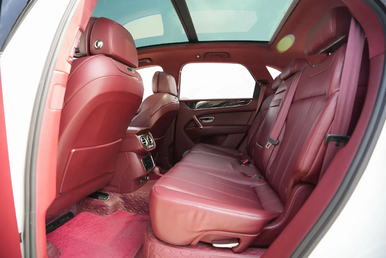 2018 Bentley Bentayga 4.0T 550HP V8 8AT,autocango,china used car exporter,china ev exporter,chinese used car exporter,chinese used ev exporter