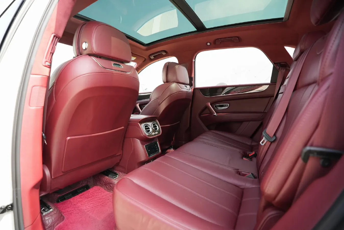 2018 Bentley Bentayga 4.0T 550HP V8 8AT,autocango,china used car exporter,china ev exporter,chinese used car exporter,chinese used ev exporter