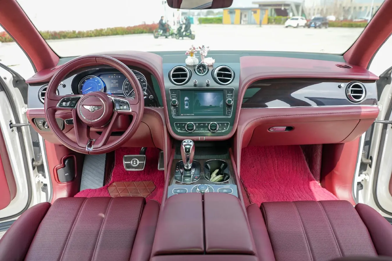 2018 Bentley Bentayga 4.0T 550HP V8 8AT,autocango,china used car exporter,china ev exporter,chinese used car exporter,chinese used ev exporter