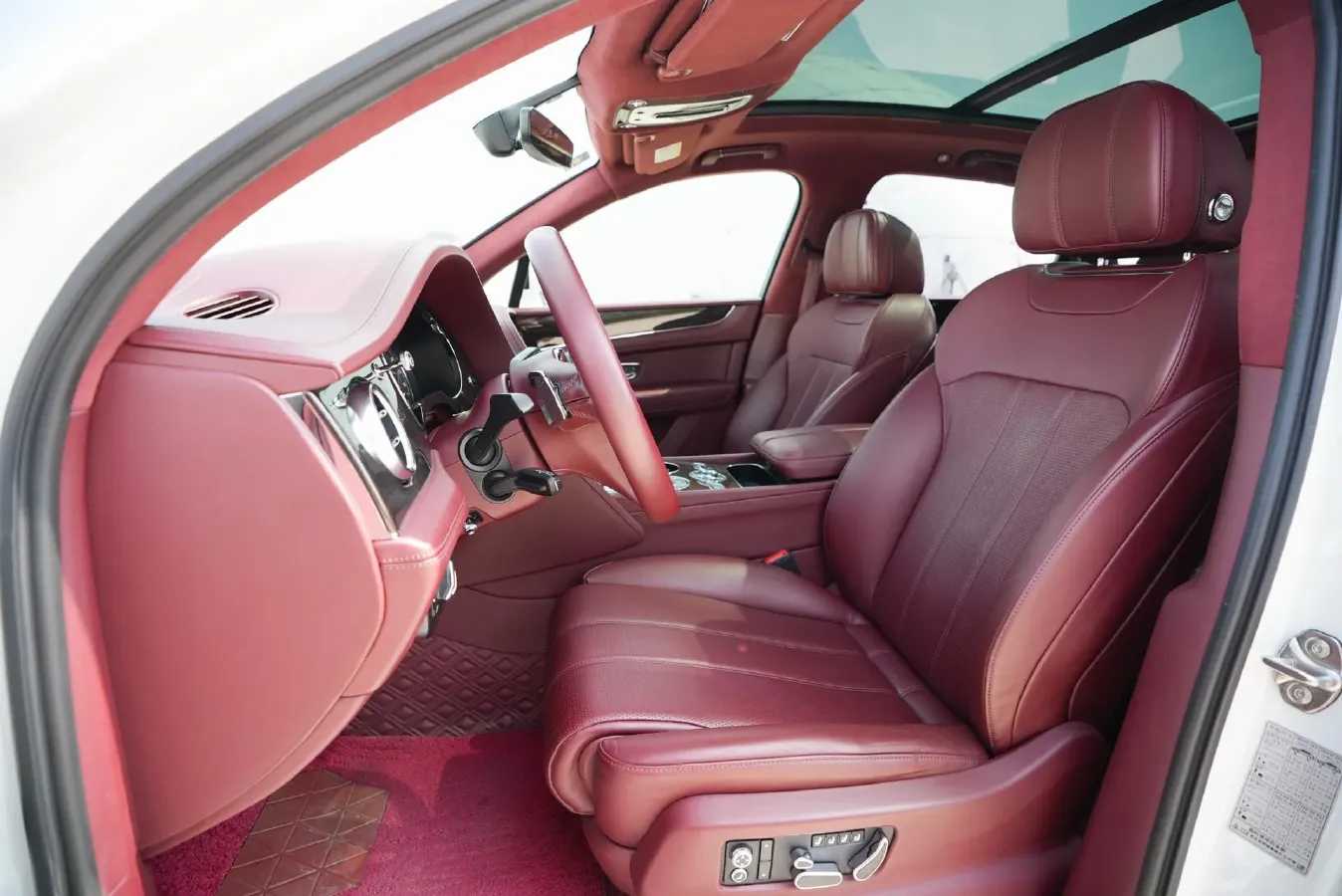 2018 Bentley Bentayga 4.0T 550HP V8 8AT,autocango,china used car exporter,china ev exporter,chinese used car exporter,chinese used ev exporter