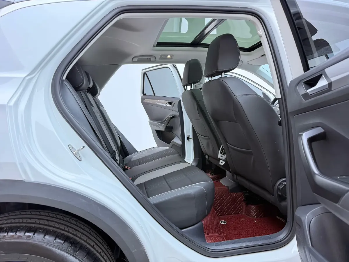 2021 Volkswagen T-Roc 1.4T 150HP L4 7DCT,autocango,china used car exporter,china ev exporter,chinese used car exporter,chinese used ev exporter