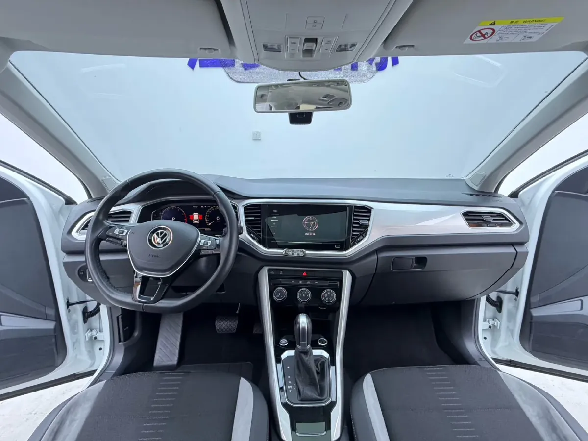 2022 Volkswagen T-Roc 1.4T 150HP L4 7DCT,autocango,china used car exporter,china ev exporter,chinese used car exporter,chinese used ev exporter
