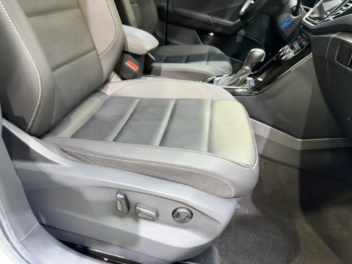 2022 Volkswagen T-Roc 1.4T 150HP L4 7DCT,autocango,china used car exporter,china ev exporter,chinese used car exporter,chinese used ev exporter