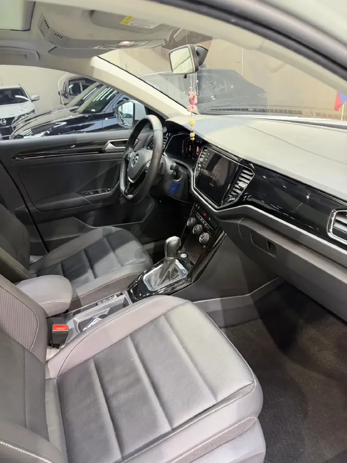 2022 Volkswagen T-Roc 1.4T 150HP L4 7DCT,autocango,china used car exporter,china ev exporter,chinese used car exporter,chinese used ev exporter