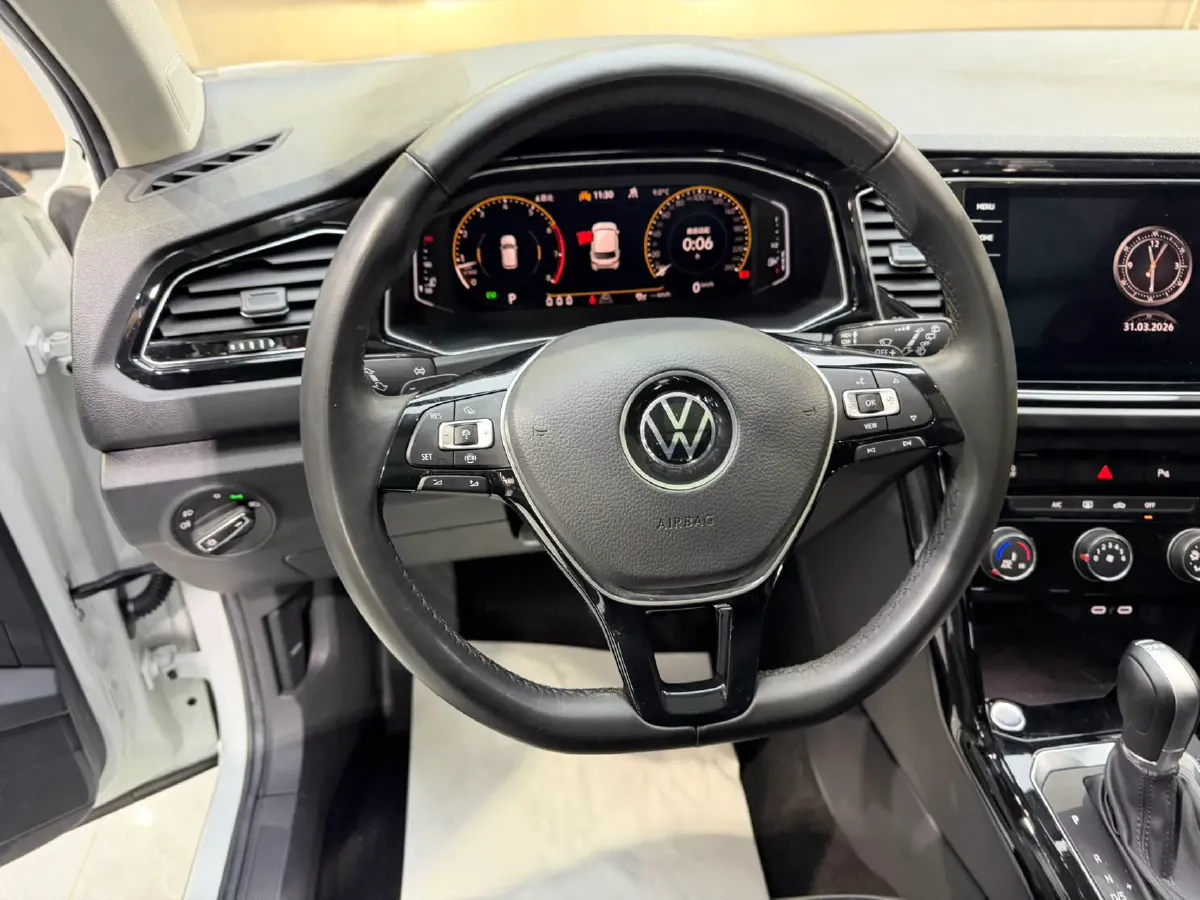 2022 Volkswagen T-Roc 1.4T 150HP L4 7DCT,autocango,china used car exporter,china ev exporter,chinese used car exporter,chinese used ev exporter