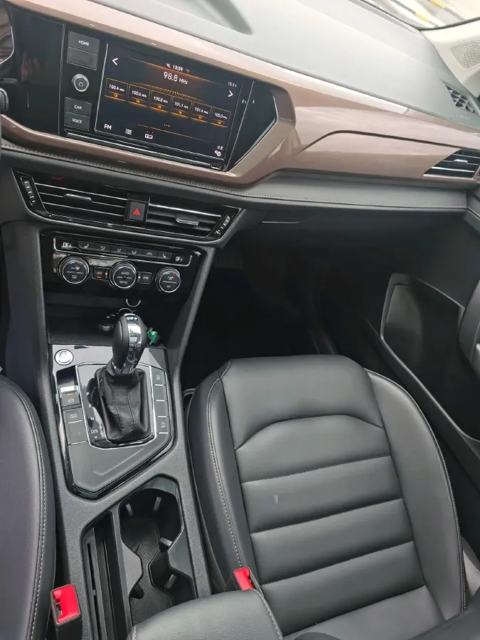 2019 MINI MINI 1.5T 102HP L3 7DCT,autocango,china used car exporter,china ev exporter,chinese used car exporter,chinese used ev exporter