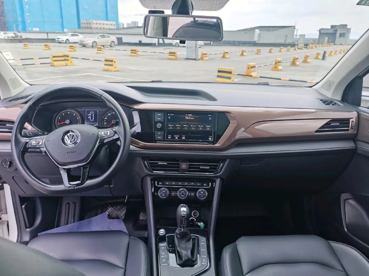 2019 MINI MINI 1.5T 102HP L3 7DCT,autocango,china used car exporter,china ev exporter,chinese used car exporter,chinese used ev exporter