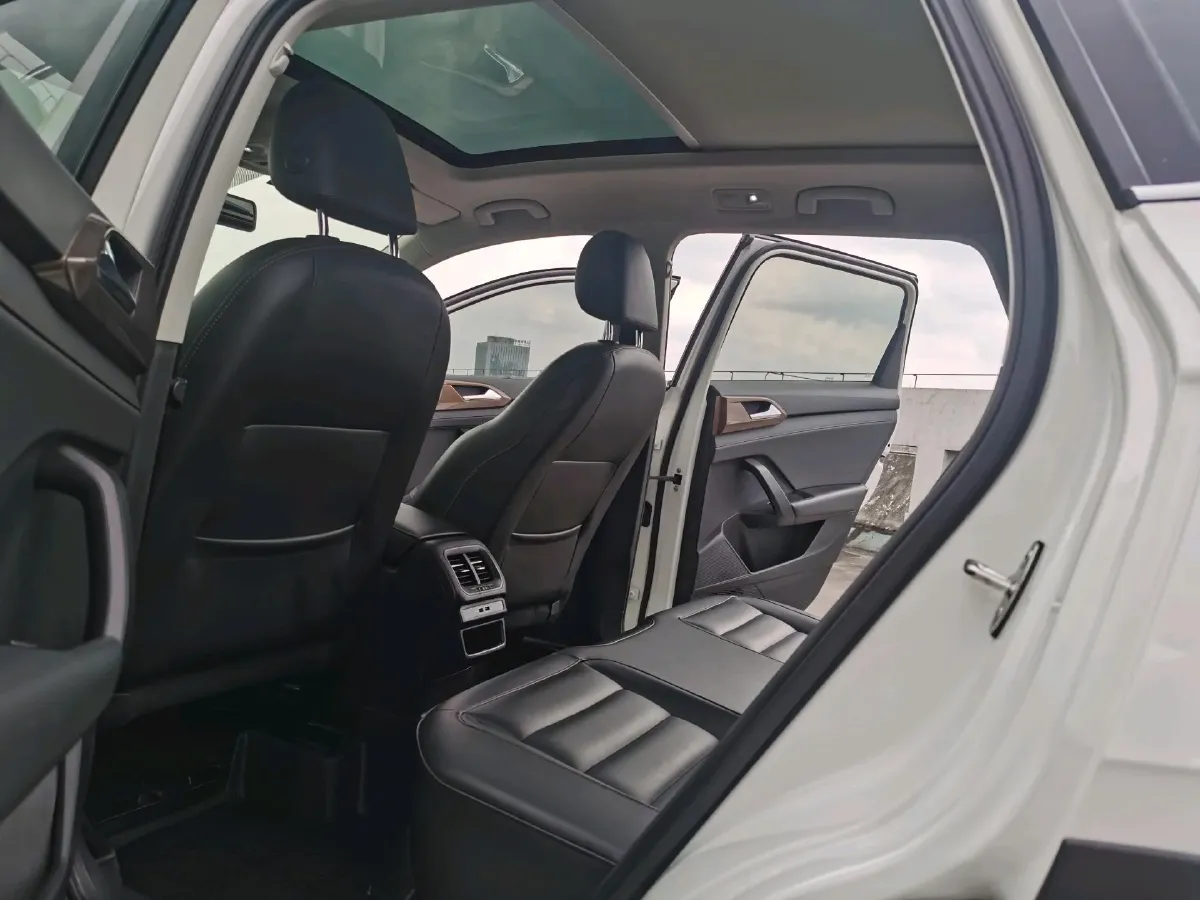 2019 MINI MINI 1.5T 102HP L3 7DCT,autocango,china used car exporter,china ev exporter,chinese used car exporter,chinese used ev exporter