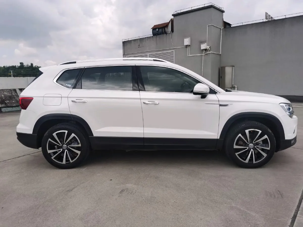 2019 MINI MINI 1.5T 102HP L3 7DCT,autocango,china used car exporter,china ev exporter,chinese used car exporter,chinese used ev exporter