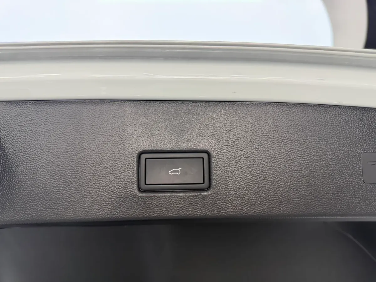 2022 Volkswagen T-Roc 1.4T 150HP L4 7DCT,autocango,china used car exporter,china ev exporter,chinese used car exporter,chinese used ev exporter