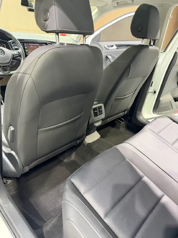 2022 Volkswagen T-Roc 1.4T 150HP L4 7DCT,autocango,china used car exporter,china ev exporter,chinese used car exporter,chinese used ev exporter