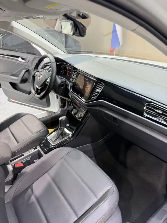 2022 Volkswagen T-Roc 1.4T 150HP L4 7DCT,autocango,china used car exporter,china ev exporter,chinese used car exporter,chinese used ev exporter
