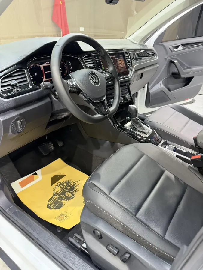 2022 Volkswagen T-Roc 1.4T 150HP L4 7DCT,autocango,china used car exporter,china ev exporter,chinese used car exporter,chinese used ev exporter