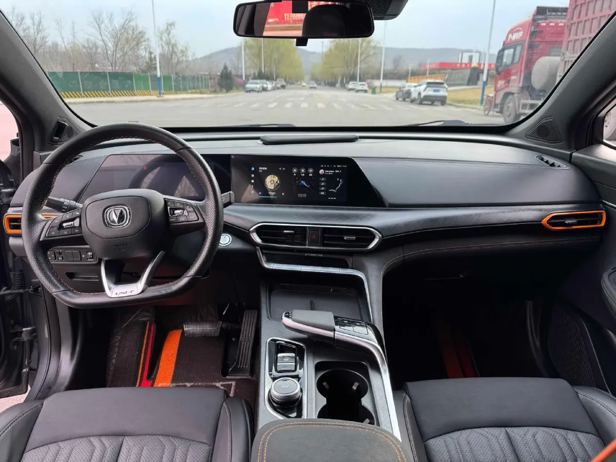 2022 ChangAn UNI-T 1.5T 188HP L4 7DCT,autocango,china used car exporter,china ev exporter,chinese used car exporter,chinese used ev exporter