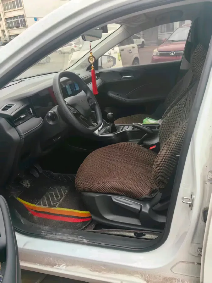 2023 Roewe i5 1.5L 129HP L4 5MT,autocango,china used car exporter,china ev exporter,chinese used car exporter,chinese used ev exporter