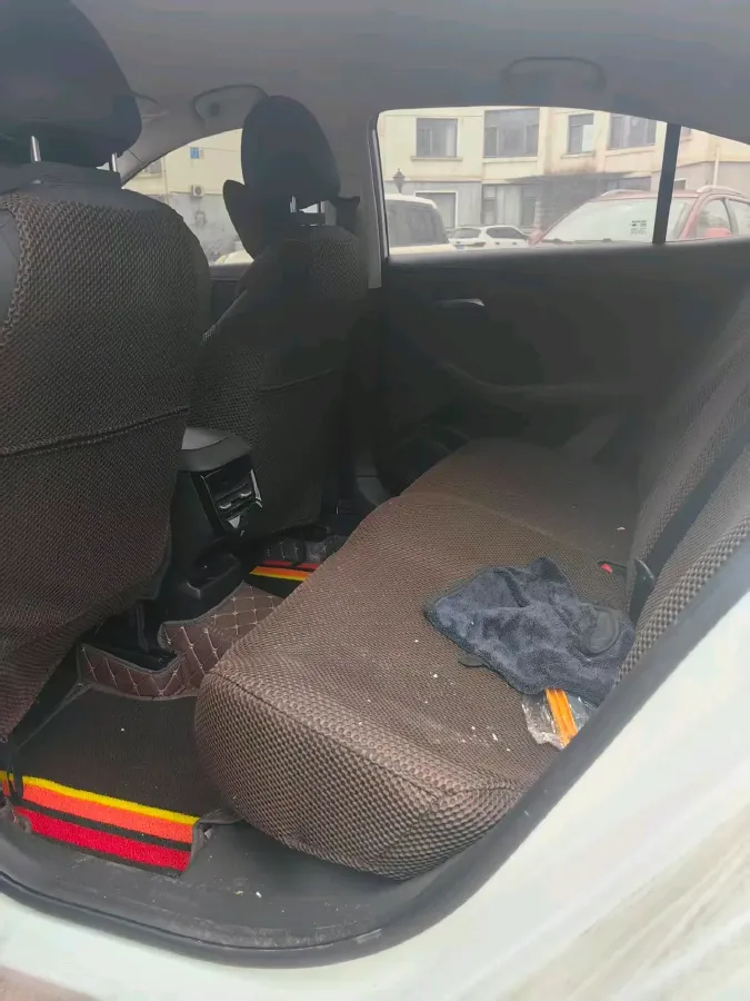 2023 Roewe i5 1.5L 129HP L4 5MT,autocango,china used car exporter,china ev exporter,chinese used car exporter,chinese used ev exporter