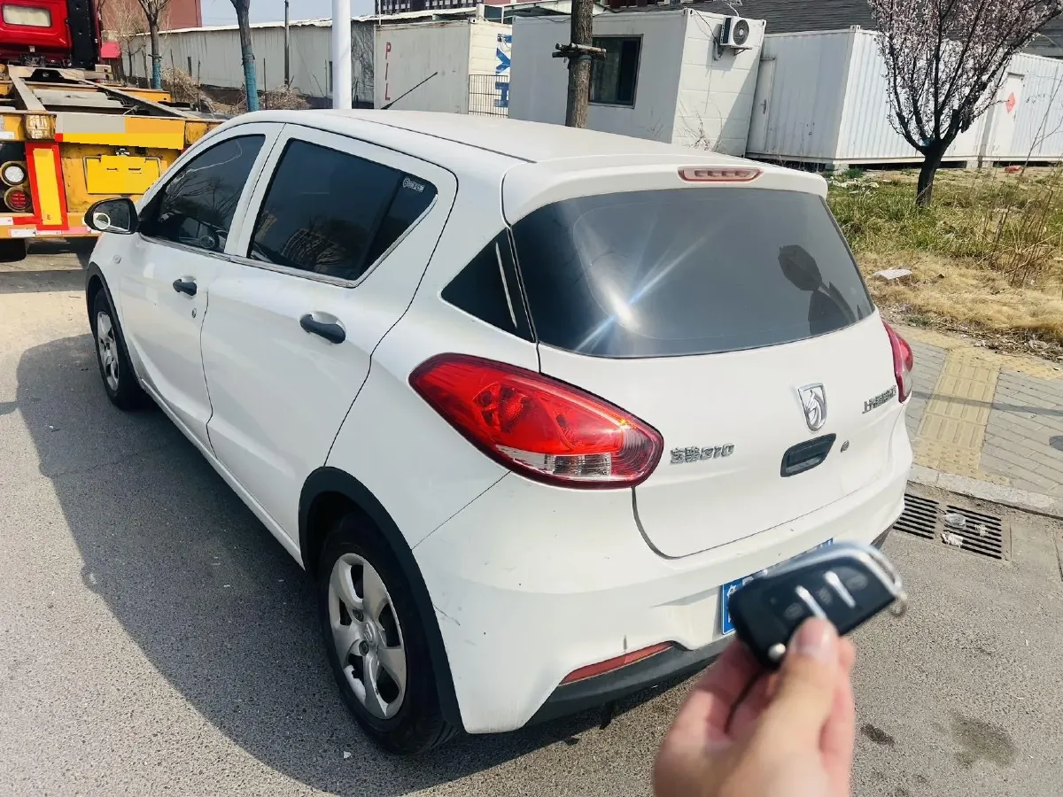 2016 BaoJun 310 1.2L 82HP L4 5MT,autocango,china used car exporter,china ev exporter,chinese used car exporter,chinese used ev exporter