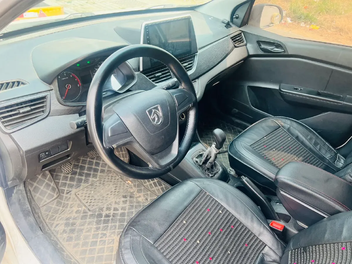 2016 BaoJun 310 1.2L 82HP L4 5MT,autocango,china used car exporter,china ev exporter,chinese used car exporter,chinese used ev exporter