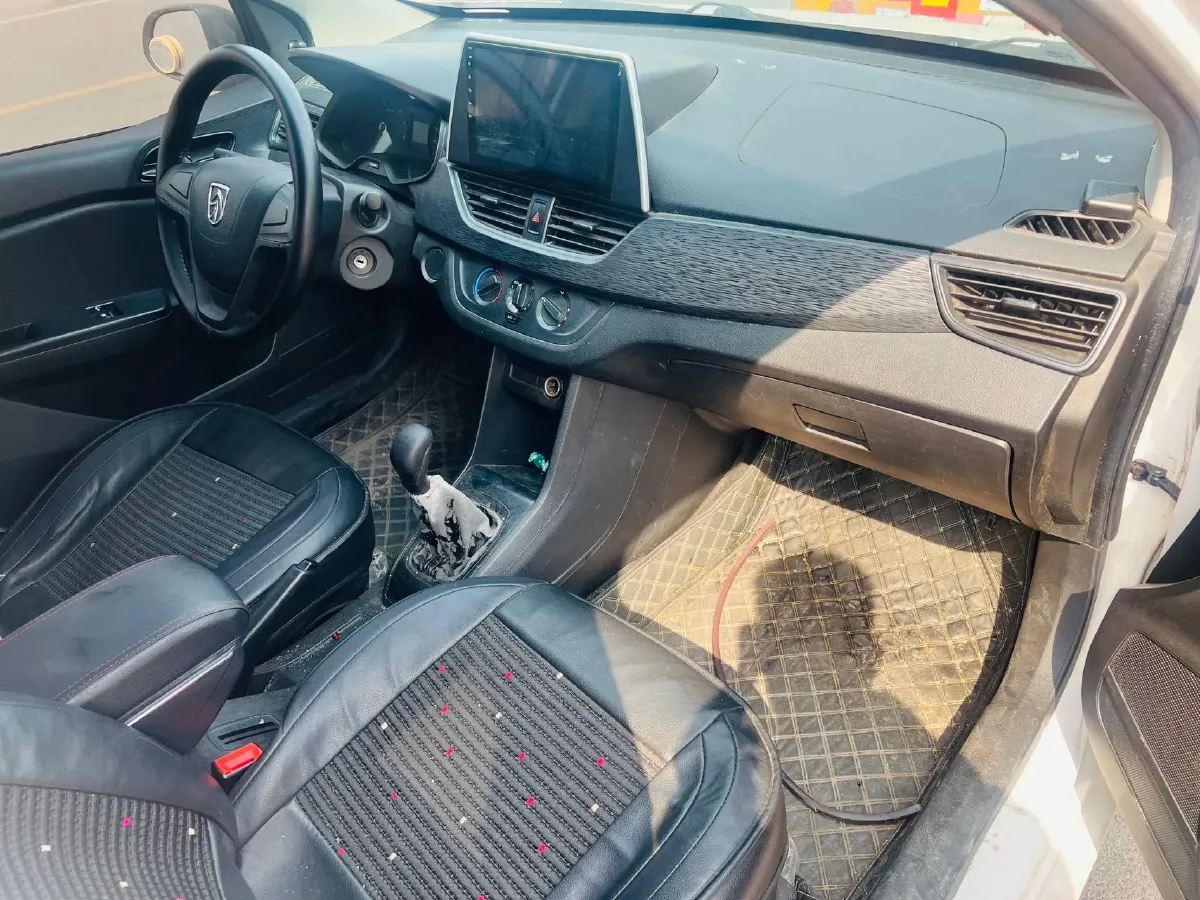 2016 BaoJun 310 1.2L 82HP L4 5MT,autocango,china used car exporter,china ev exporter,chinese used car exporter,chinese used ev exporter