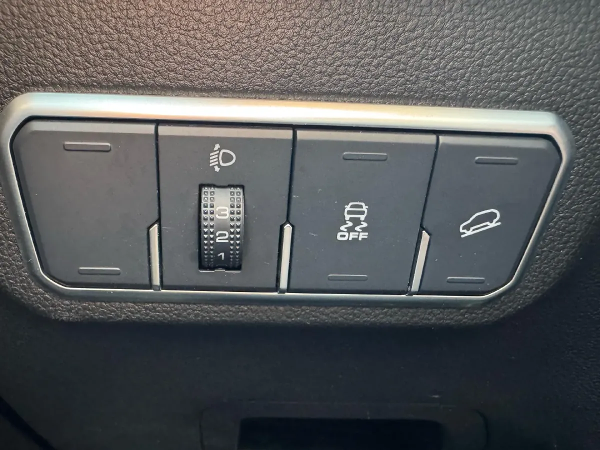 2021 Haval M6 1.5T 150HP L4 7DCT,autocango,china used car exporter,china ev exporter,chinese used car exporter,chinese used ev exporter