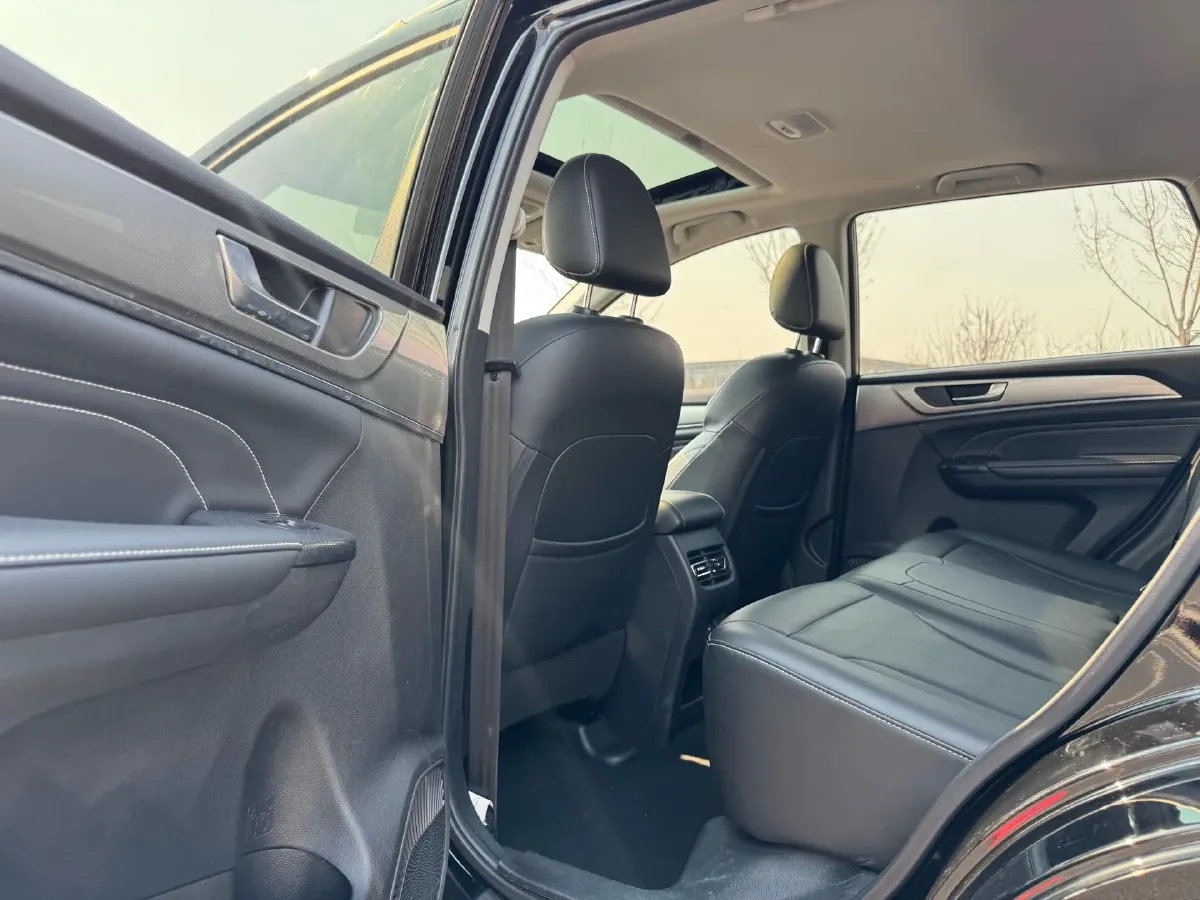 2021 Haval M6 1.5T 150HP L4 7DCT,autocango,china used car exporter,china ev exporter,chinese used car exporter,chinese used ev exporter