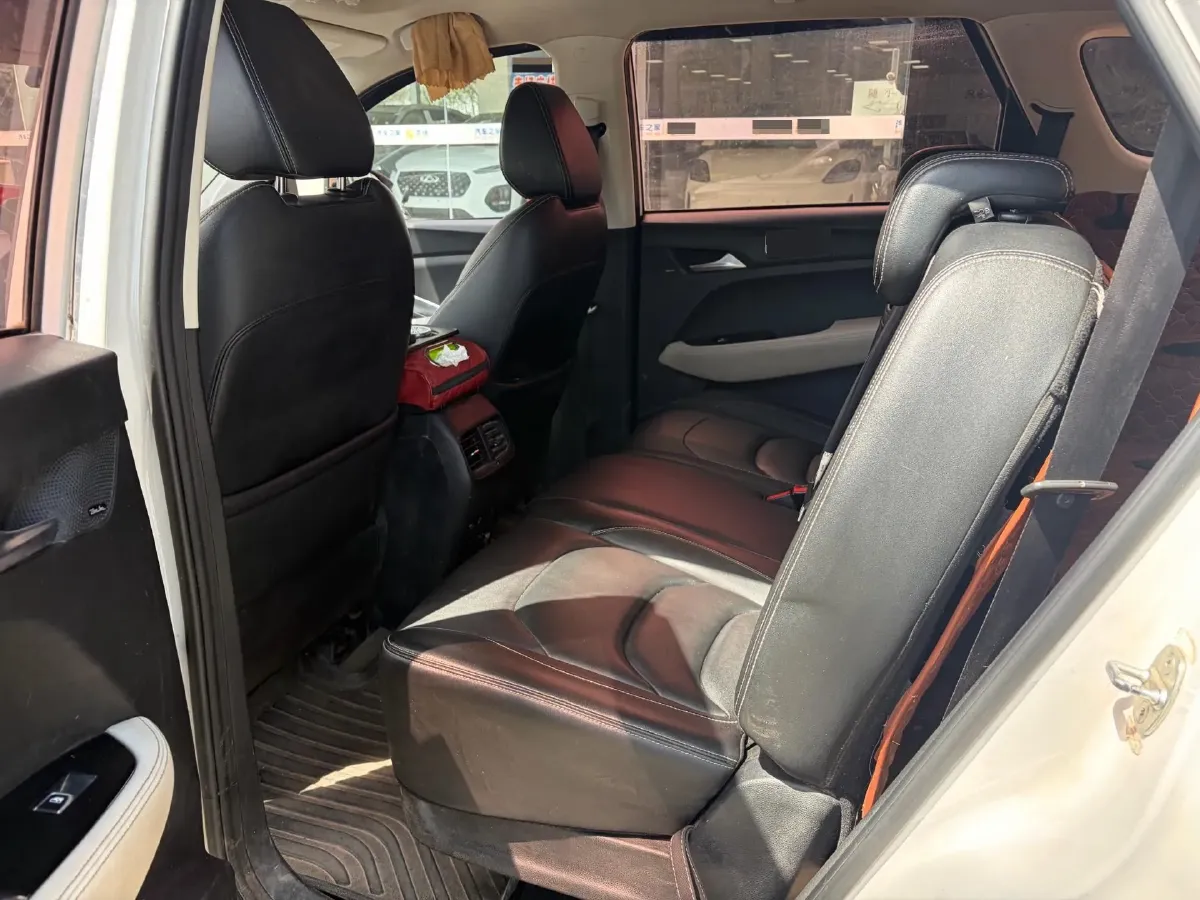 2019 BaoJun 530 1.5T 151HP L4 CVT,autocango,china used car exporter,china ev exporter,chinese used car exporter,chinese used ev exporter