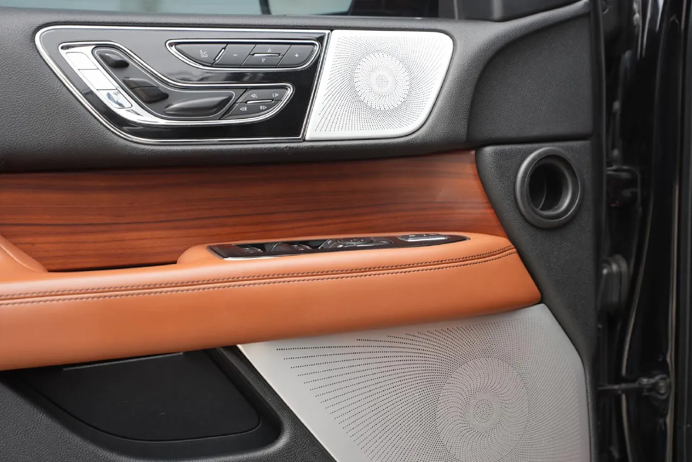 2020 Lincoln Navigator 3.5T 388HP V6 10AT,autocango,china used car exporter,china ev exporter,chinese used car exporter,chinese used ev exporter