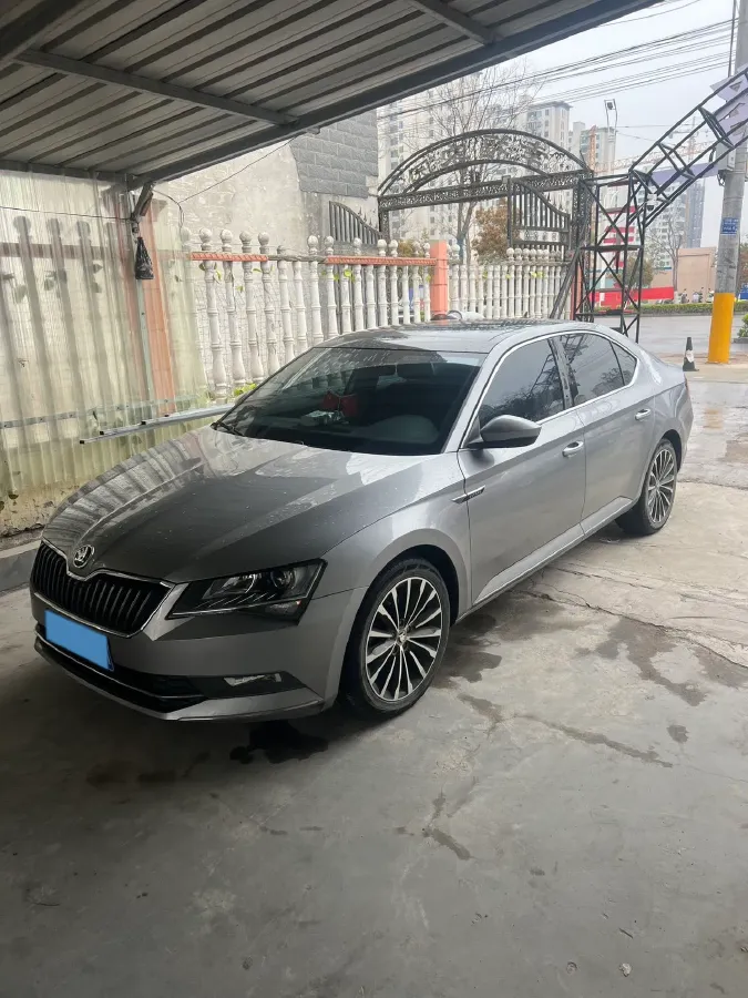 2018 Skoda Superb 1.8T 180HP L4 7DCT,autocango,china used car exporter,china ev exporter,chinese used car exporter,chinese used ev exporter