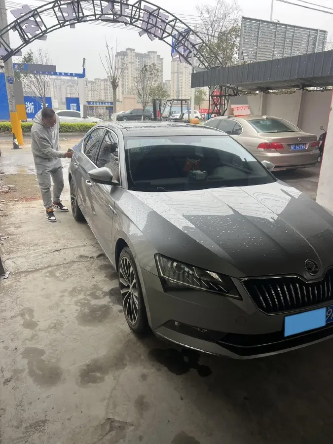 2018 Skoda Superb 1.8T 180HP L4 7DCT,autocango,china used car exporter,china ev exporter,chinese used car exporter,chinese used ev exporter